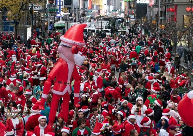 无惧变异病毒没有口罩纽约圣诞老人染红街道