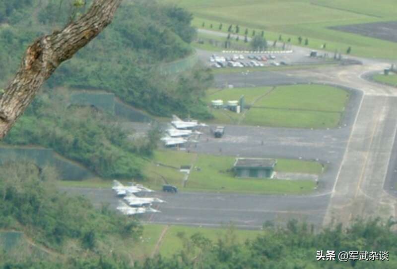 台湾省东部山脉的佳山空军基地和志航空军基地进行攻击