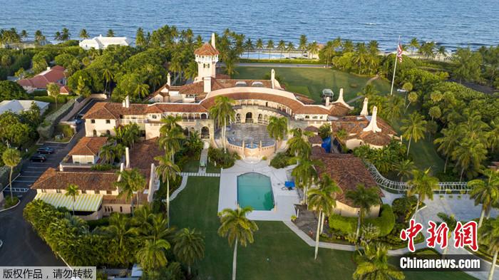 美国前总统特朗普位于佛罗里达州棕榈滩的海湖庄园鸟瞰图