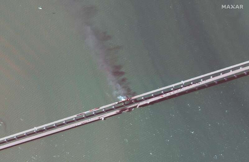 克里米亚大桥爆炸案后的卫星图像