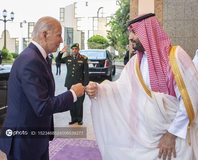 拜登7月访问沙特，同沙特王储“碰拳”