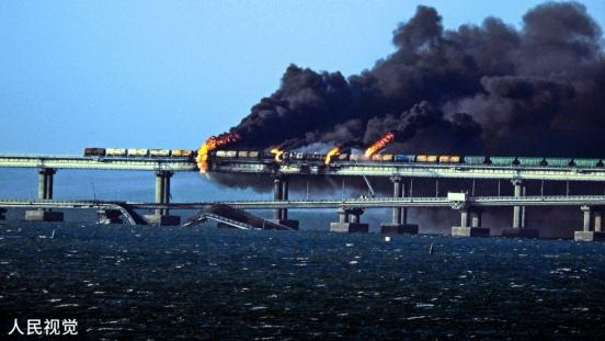 克里米亚大桥发生爆炸3.jpg