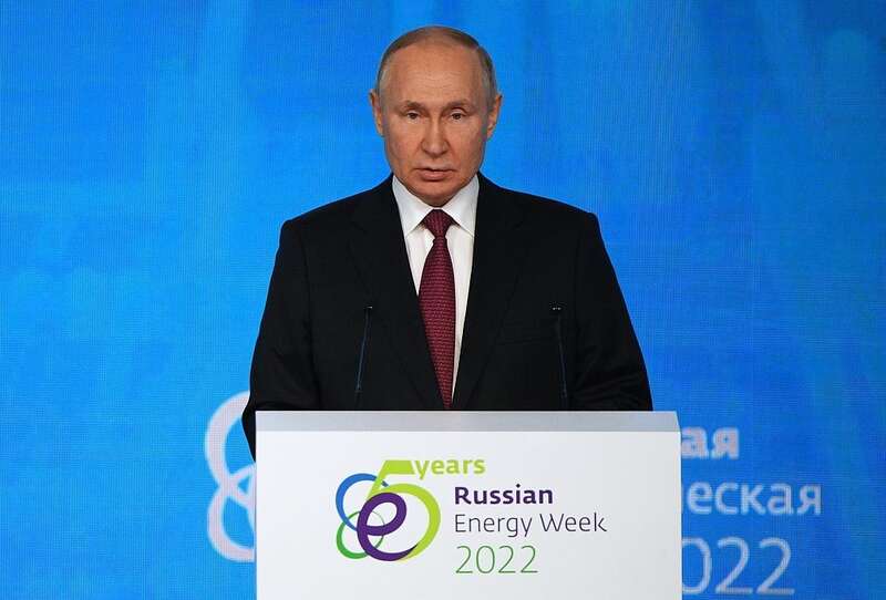 2022年10月12日，俄罗斯莫斯科，俄罗斯总统普京在俄罗斯能源周论坛全体会议上向观众发表讲话 ...