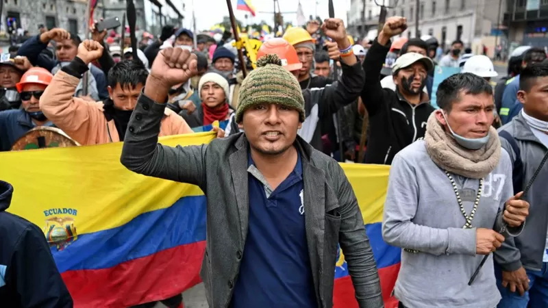 厄瓜多尔首都基多原住民游行往总统府
