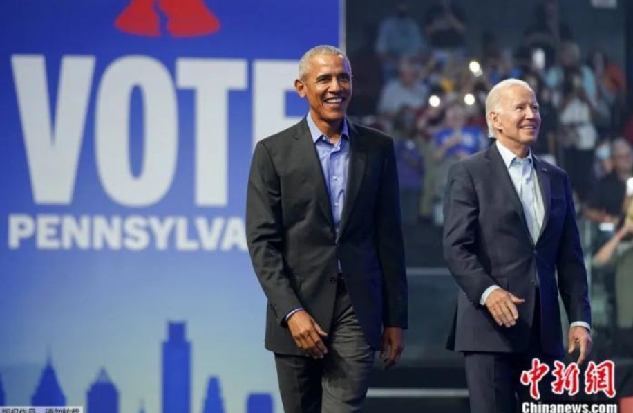 美国总统拜登和前总统欧巴马于当地时间 11 月 5 日出席费城集会为民主党人中期选举拉票 ...