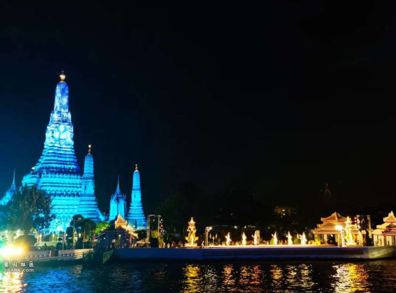 泰国曼谷举办湄南河灯光音乐秀活动吸引游客