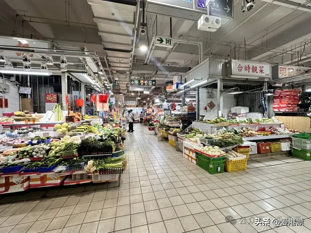 北上购物潮同时也对香港本地的商家造成了冲击